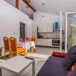 apartments-relax-near-opatija.primorje-gorskikotar.com/