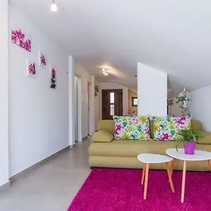 apartment-deni-krk-island.primorje-gorskikotar.com/